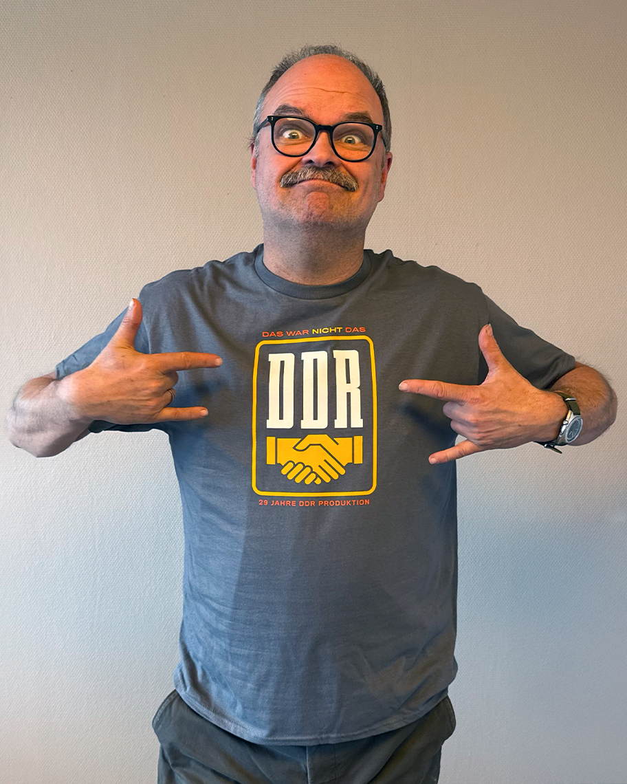 DDR T-SKJORTE (GRÅ)