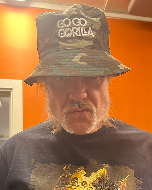 REVERSIBLE GO-GO GORILLA BUCKET HAT
